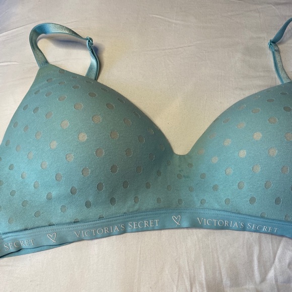 Victoria’s Secret t-shirt lightly lined size 34DD - Picture 2 of 4